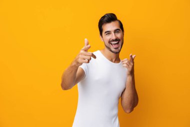 Ayrı bir erkek tasarımı. Önü boş. Model giysiler. Sıradan stüdyo resmi.