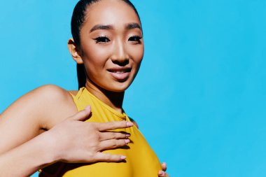 Sarı kadın beyaz trend bayan moda çekici genç yaşam tarzı vay mavi gülüş makyaj güzelliği