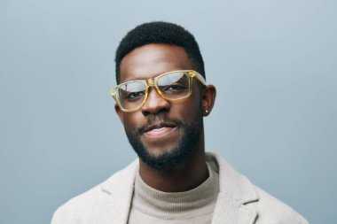 münzevi bir adam yetişkin şık moda aksesuar Amerikan yaşam tarzı küpe insan uzay portresi Amerikan kıyafeti siyah Afrikalı ceket modern model