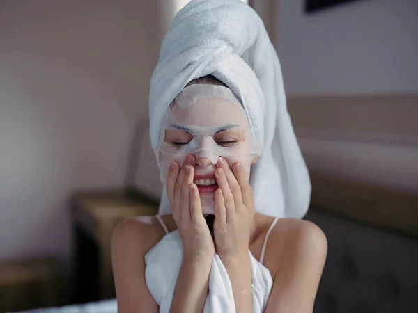 Young Woman Lying Bed Moisturizing Beauty Face Mask White Towel — Stock Photo, Image