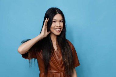 Uzun kadın Koreli moda neşe yaşam tarzı güzellik stüdyosu el işi neşeli mavi sevimli gülümseme çekici Japon kız Asyalı moda saç özgüvenli arka plan bayan