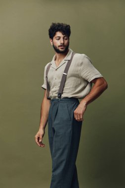 Erkek, yetişkin, beyaz, modaya uygun, beyaz, beyaz, modaya uygun, modaya uygun gömlek tarzı, sıradan, çekici erkekler.