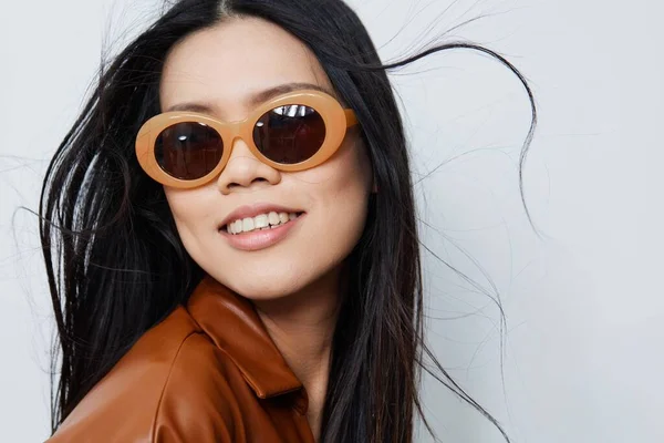Mujer Gafas Sol Estilo Vida Cosmética Beige Asiática Modelo Moda — Foto de Stock