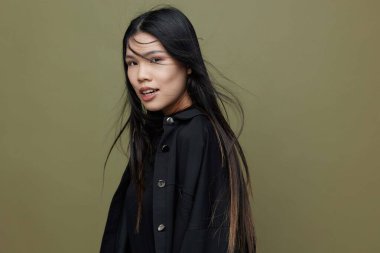 Cazibeli kadın saç portresi zarif kuaför makyajı uzun Asyalı saç güzellik kozmetik saç siyah Koreli kız moda çekici kadınlık sevimli yüz japon