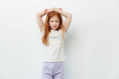 Dişi, genç, sevimli kız, sevimli, beyaz, güzel, çocuksu, küçük çocuk, portre, beyaz arka plan, küçük.