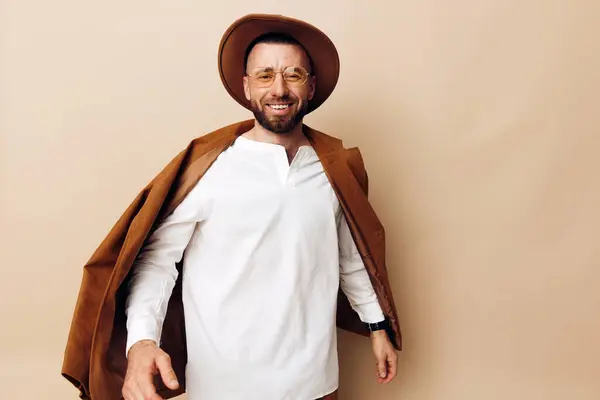 Έκφραση Καπέλο Άνθρωπος Αυτοπεποίθηση Στυλ Ενηλίκων Φόντο Casual Χαρούμενη Θετική — Φωτογραφία Αρχείου