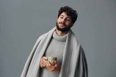 Model adam yaşam tarzı neşeli, yakışıklı, yakışıklı, yakışıklı, güzel, beyaz, havalı, yetişkin, genç, çekici, sakallı.