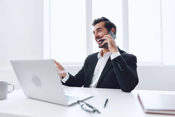 Mężczyzna Biznesmen Siedzi Mobile Technologia Komunikacyjna Biuro Telefon Dorosły Laptop — Zdjęcie stockowe