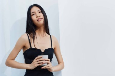 Kadın seksi kozmetik cazibesi beyaz kuaför, zarif saç, kadın, siyah model, Asyalı uzun saç, çekici Kore portresi, sevimli, güzel moda.