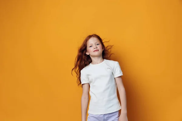 Yaşam Tarzı Kadın Arka Plan Modeli Kafkasyalı Moda Kızı Küçük — Stok fotoğraf