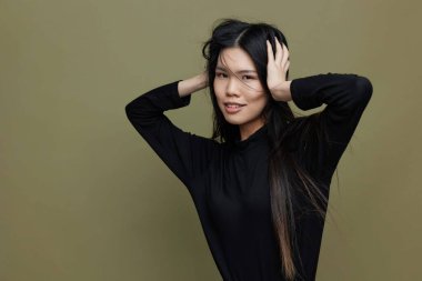 Siyahi kadın saçı çekici kadınlık makyajı sağlıklı Kore saçı güzel portre güzel Asyalı kız kozmetik kuaför saçı uzun sevimli Japon mankeni yüzü