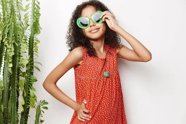 Fundo Mulher Pessoa Crianças Retrato Rosto Feminino Vestido Óculos Sol — Fotografia de Stock