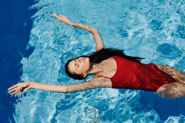 Frau Urlaub Beauty Pool Lifestyle Sommer Bikini Schwimmen Weiblich Sport — Stockfoto
