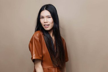 Kadın, güzel kozmetik güzellik, kuaför, kuaför, bej, siyah, çekici, çekici, kadınsı, uzun saçlı, model yüzlü.