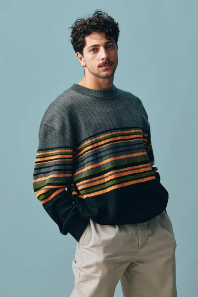 Fundo Homem Amigável Caucasiano Isolado Rosto Legal Bonito Suéter Retrato — Fotografia de Stock