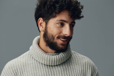 Erkek güzel manken mutlu portre beyaz çekici erkek beyaz yüz kılları sıradan yakışıklı gülüş genç moda yetişkin sakal