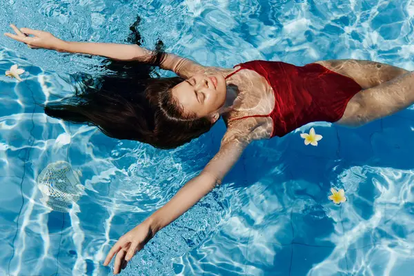 Sun Woman Swim Pool Person Water Swimwear Leisure Bikini Holiday — Stock Photo, Image