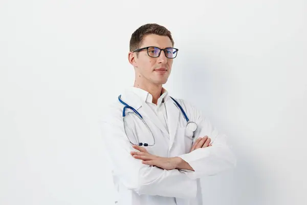Stetoskop Adamı Kafkas Profesyonel Hastane Portresi Doktor Özgüven Yetişkin Sağlık — Stok fotoğraf