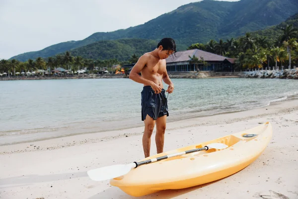 Serene Summer Fun Asian Man Enjoying Kayaking Adventure Tropical Beach — Stock Photo, Image