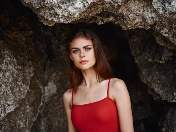 Portrait Woman Red Swimsuit Rocks Ocean Tanned Skin Sun Concept — Stock Photo, Image