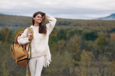 Dağ Macerası: Uçurumda Gülümseyen Kadın