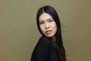 Kadın, siyah, zarif, kadınsı, uzun, güzel, Japon, kozmetik salonu, güzel, Asyalı, çekici, çekici saçlı, çekici bir kız.