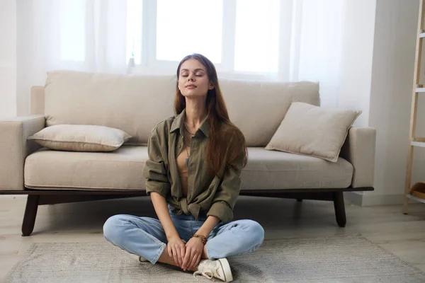 Cosy Home Retreat Meditating Woman Sofa Creating Mental Wellness — Stock Photo, Image