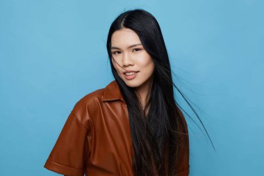 Kadın moda, çekici, neşe, stüdyo saçı, kız, kendine güveni uzun, hayat tarzı, güzel, mavi, moda Japon bayan Asyalı.