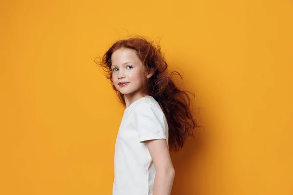 Junge Kind Rot Hintergrund Person Schönheit Unglücklich Ausdruck Emotion Kindheit — Stockfoto