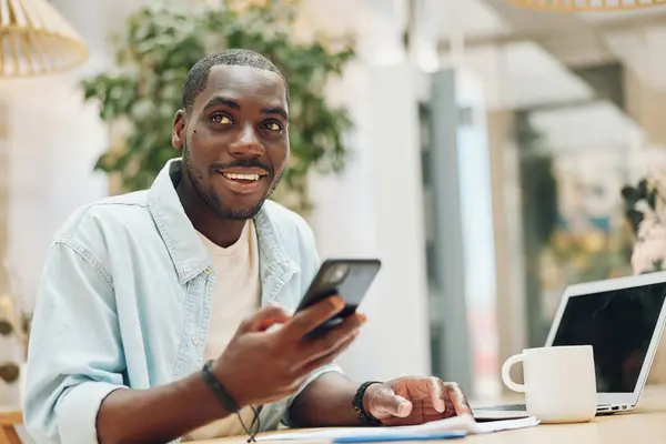 Чоловік Портрет Мобільний Щасливий Телефон Бізнес Стіл Молодий Чоловік Спілкування — стокове фото