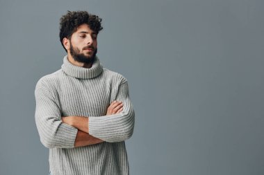 Yüz adam duygu yakışıklı erkek yetişkin görünümlü Kafkas moda stüdyosu ifade gelişigüzel sakal arka plan genç portre yaşam tarzı adam fotojenik beyaz model