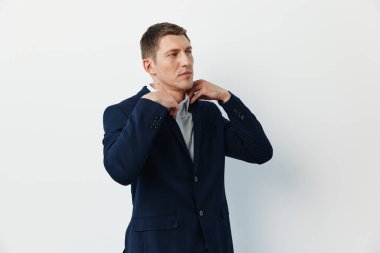 Erkek model gülümseme mutlu iş adamı portre yetişkin Kafkas genç iş çekici arka plan yakışıklı moda münzevi adam görünümlü kişi arka planı