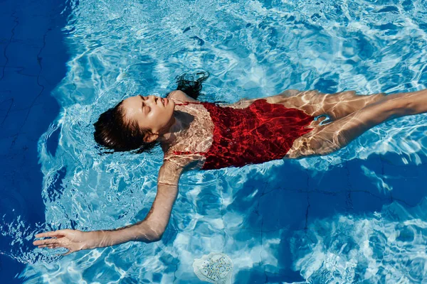 Semester Kvinna Livsstil Kropp Person Bikini Pool Simmare Blå Ung — Stockfoto
