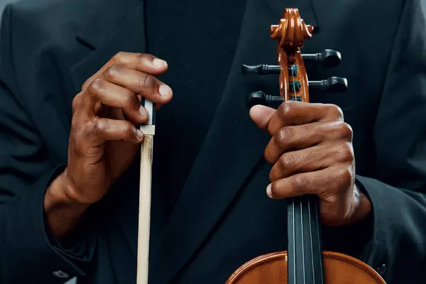 Close Hands Holding Bow Violin Capturing Delicate Touch Artistry Playing — Stock Photo, Image