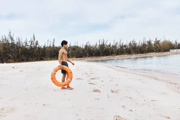 Beach Lifeguard Asian Man Rescuer Summer Embracing Safety Joy Amidst — Stock Photo, Image