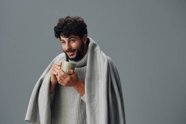 Erkek tarzı portre modeli genç arka plan modacı beyaz adam mutlu yetişkin özgüveni çekici sakal yakışıklı yakışıklı