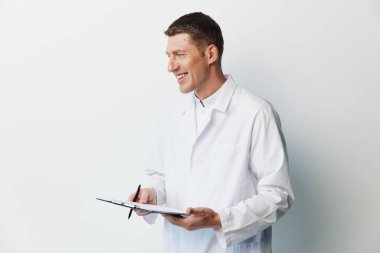 Geçmişi olan, genç, mutlu, kendine güvenen, kendine güvenen, gülümseyen, Kafkasyalı, yönetici, profesyonel, iş adamı, iş adamı portresi arayan biri.