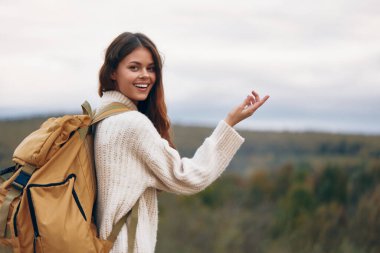 Dağ Macerası: Uçurumda Gülümseyen Kadın