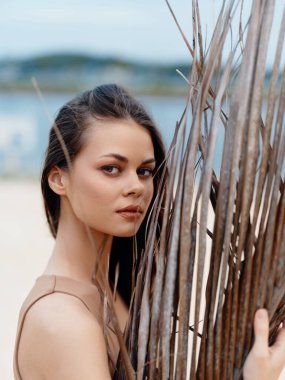 Genç Bir Kadının Güzelliği, Beyaz Güzel Bir Kadının Portresi