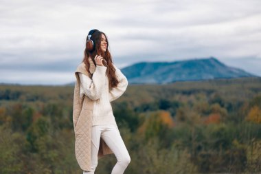 Dağ Melodileri: Doğada Bir Kadın Müzikal Macerası