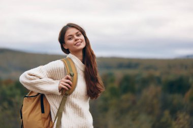 Dağdaki Gülümseyen Kadın: Macera, Doğa ve Özgürlük
