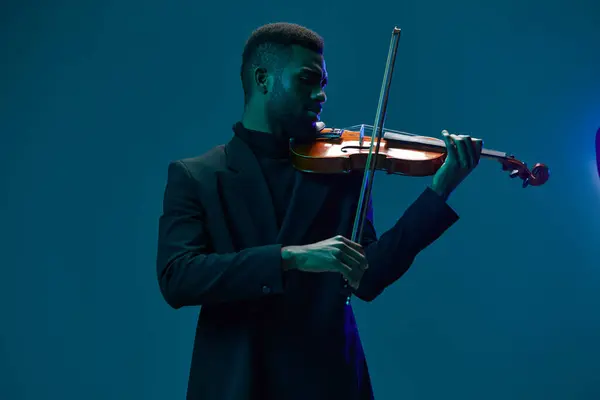 Elegant Man Suit Playing Violin Blue Illuminated Backdrop Atmospheric Performance — Stock Photo, Image
