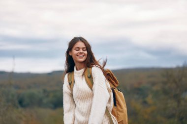 Dağdaki Gülümseyen Kadın: Macera, Mutluluk ve Özgürlük