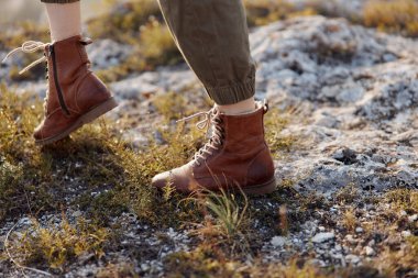 Çöl macerası kahverengi çizmeler Rocky Hill 'de şık çöl seyahati sahnesinde.