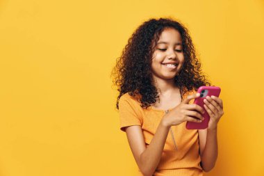 Kadın, çocukluk, hareketli, sarı çocuk, güzel, internet, telefon, kız, küçük, akıllı, akıllı telefon, cep telefonu, çocuk.