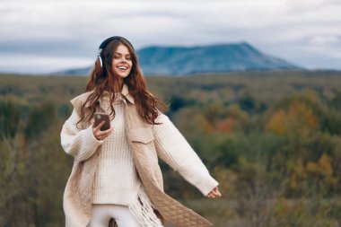 Dağ Melodileri: Bir Kadın Baharın Mutluluğunda Müzikal Özgürlüğe Yolculuk