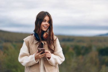 Dağ Kadınları Özgürlüğü: Doğadaki Siber Uzayda Macera ve Selfie