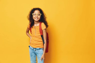 Moda Kafkasyalı genç yüz, beyaz yüz, güzel duygu, güzel kadın, stüdyo, sevimli arka plan, çocuk, çocukluk, güzel arka plan kızı.