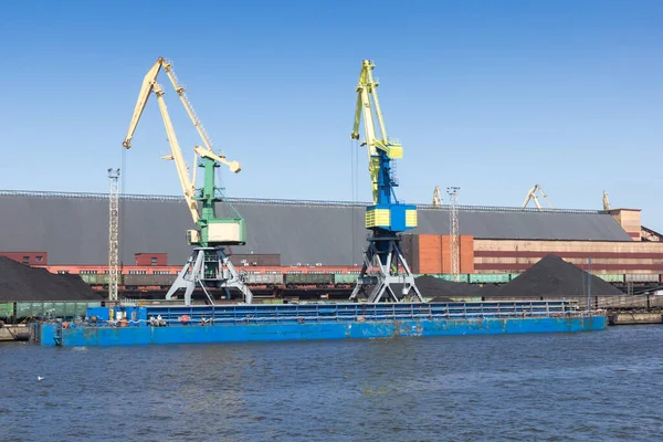 Uma Barcaça Carga Seca Carregada Com Carvão Porto — Fotografia de Stock