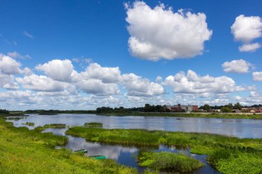 Letonya 'nın Jekabpils kasabası yakınlarındaki Daugava Nehri.